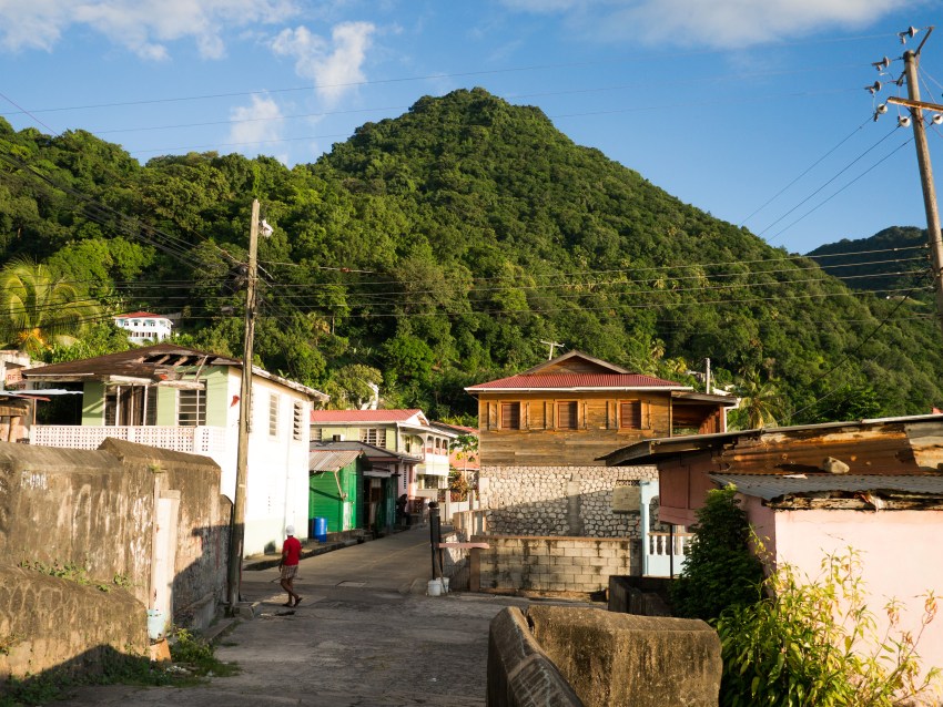 dominique, soufrière