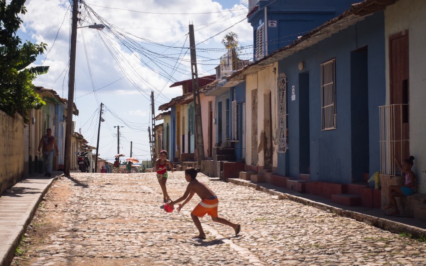 foot enfant cubain -trinidad cuba