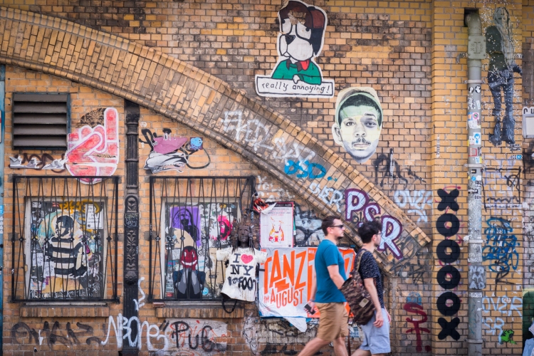 alexander platz-photo berlin-Fernsehturm-street art graffiti berlin