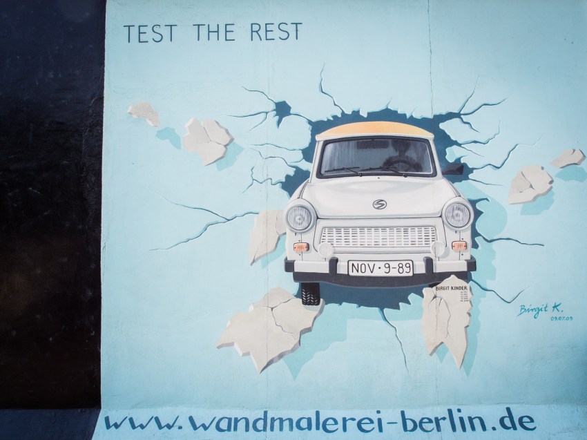 the wall museum berlin-east side gallery berlin -graffiti mur de berlin