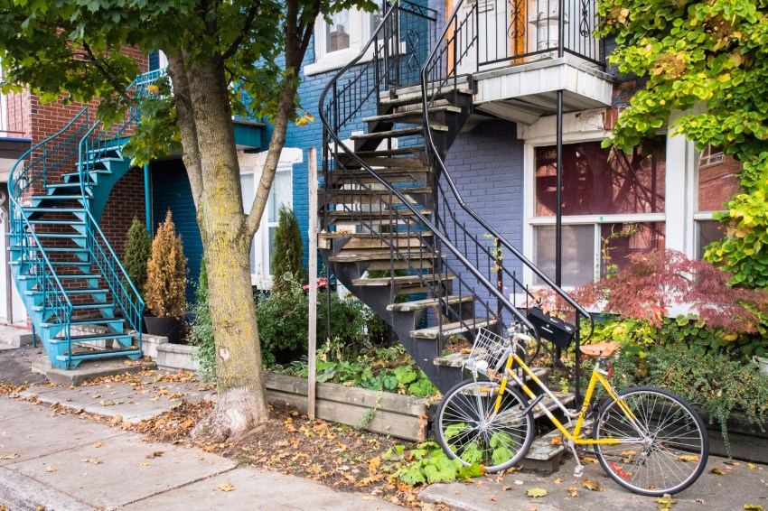 vélo urbain montréal-escaliers montréal-photo du canada