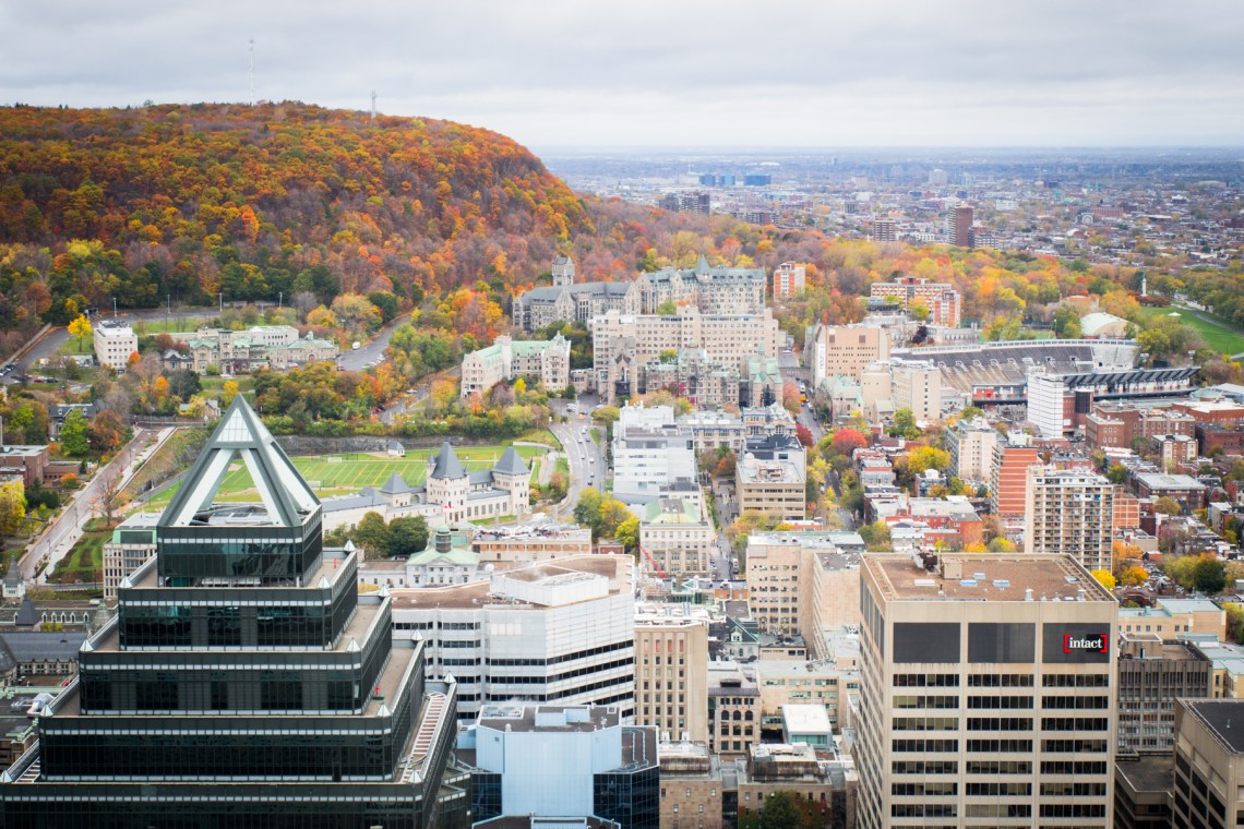 l automne à montréal-gratte ciel montréal-parc montréal qc