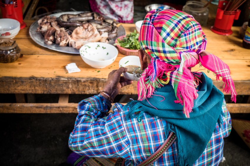 portraits ethniques, vietnam, ethnies minoritaire, bac ha market