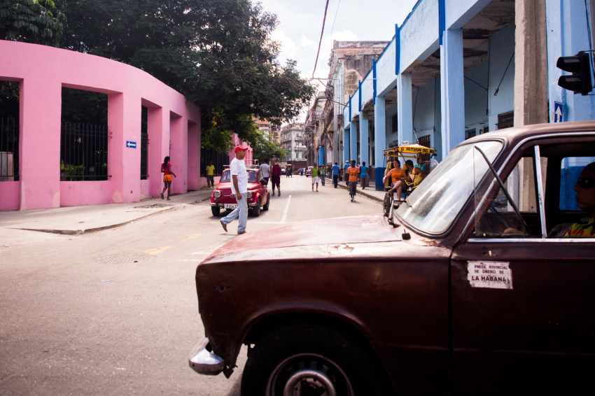 La Havane Cuba-voiture cuba-voyage la havane-rue de la havane