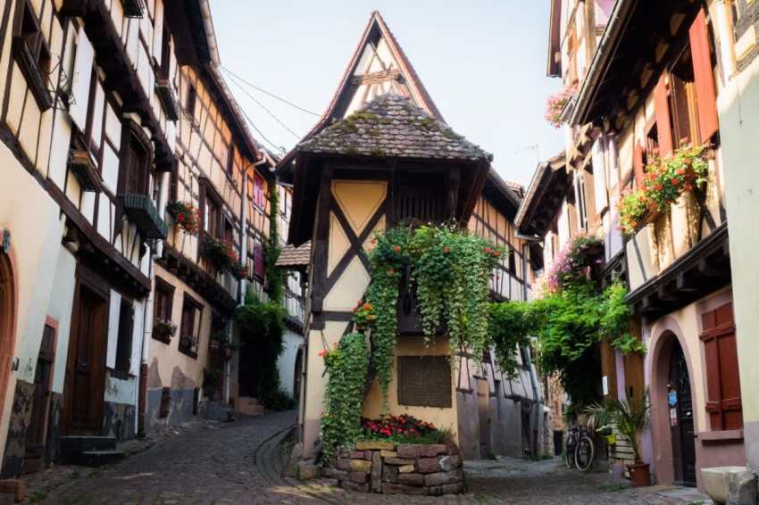 beau village alsace- plus beau village d alsace - village typique alsace-alsace village a visiter- vosges, route des vins, vignobles, eguisheim 
