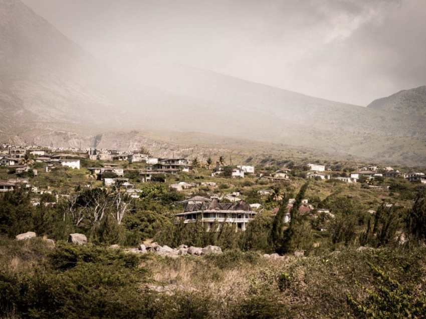 plymouth island - ile de plymouth dans les Antilles- photo du volcan la soufrière en Guadeloupe
