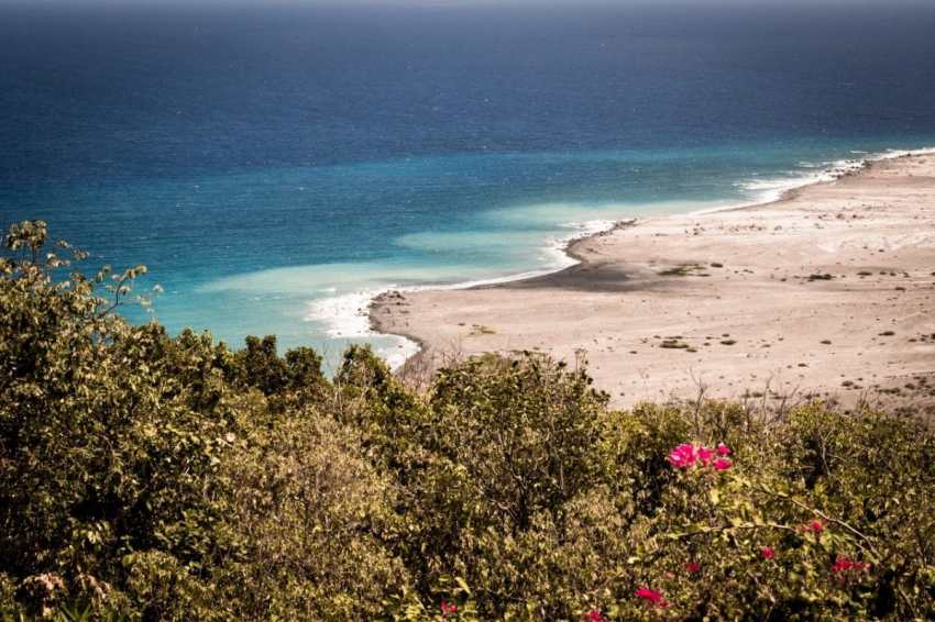plage caraibes - la soufrière randonnée - ile de montserrat antilles