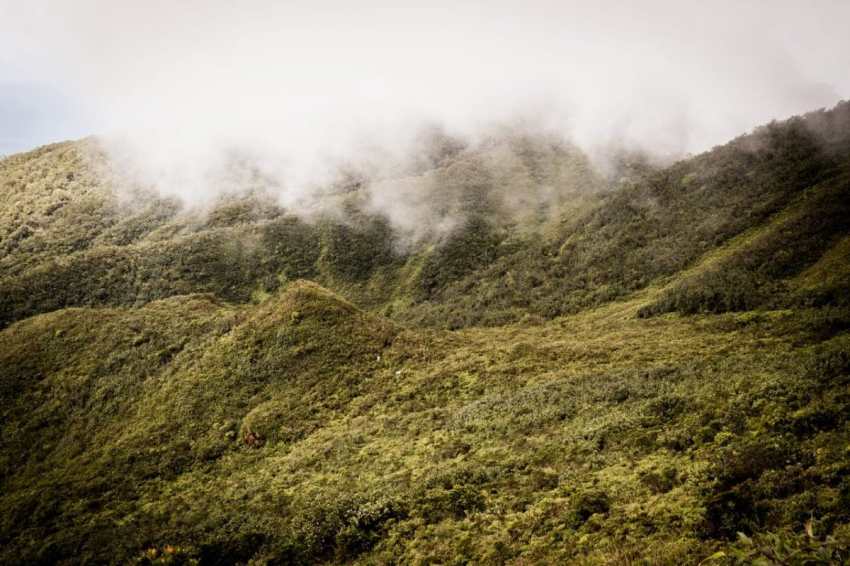 la soufrière randonnée - photo de la soufrière en guadeloupe dans la brume