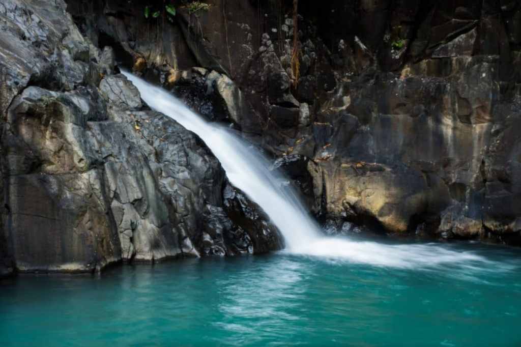 cascade le saut d acomat-saut d acomat guadeloupe-foret tropicale guadeloupe